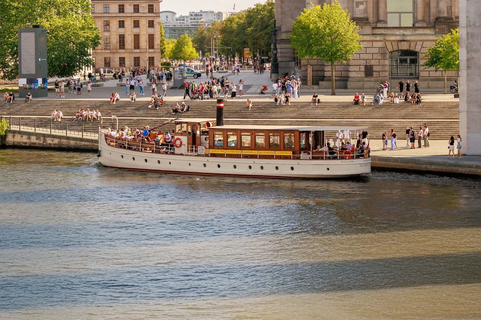 Nave passeggeri HEMINGWAY sullo Spree